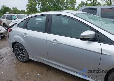 2016 Ford Focus Se z USA, uszkodzony, nr VIN 1FADP3F28GL403469
